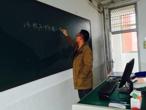 信息技術教研組第四周集體備課活動
