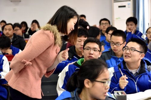 周孌老師榮獲湖南師大附中教育集團(tuán)首屆青年教師教學(xué)競賽一等獎