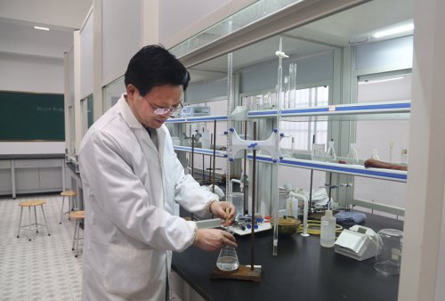 【湖南日報】肖鵬飛:學生心目中的“化學大神”
