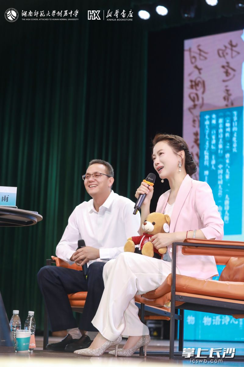 兩位教授現場回答提問。