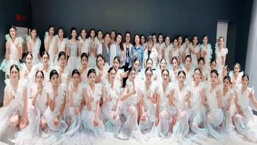 湖南師大附中教育集團紅楓舞蹈團閃耀第八屆全國中小學(xué)生藝術(shù)展演開幕式
